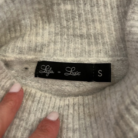 Lyla + Luxe mock neck oversized sweater - Picture 3 of 3